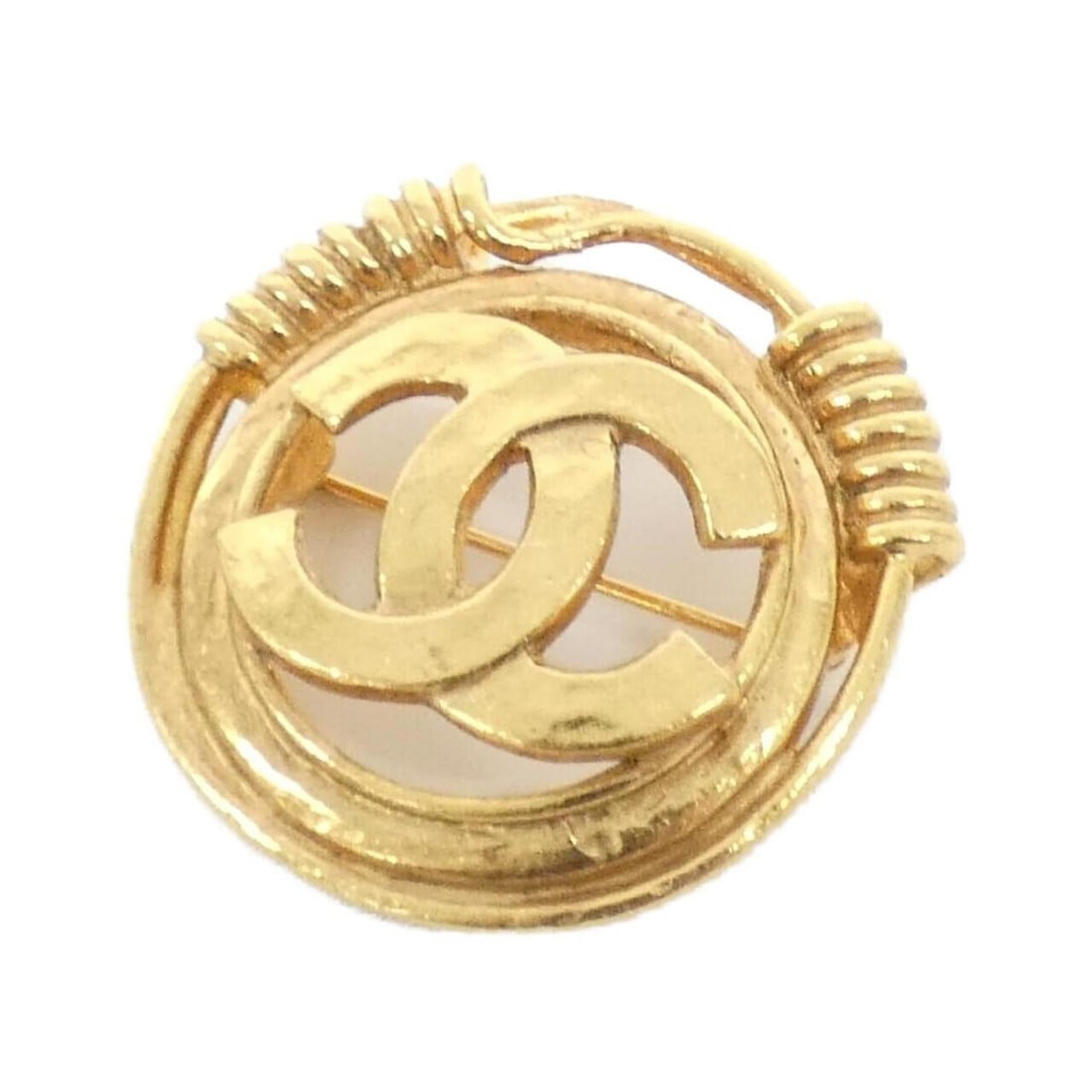 Chanel 02993 Brooch: --- Catalog ---Category: SizeSize (HxWxD): 3.7cm x 4cm / 1.45'' x 1.57''Category: DesignType: BroochColor: GoldGender: WomenCategory: GeneralMPN: 02993Brand: Chanel--- Item List ---Section: