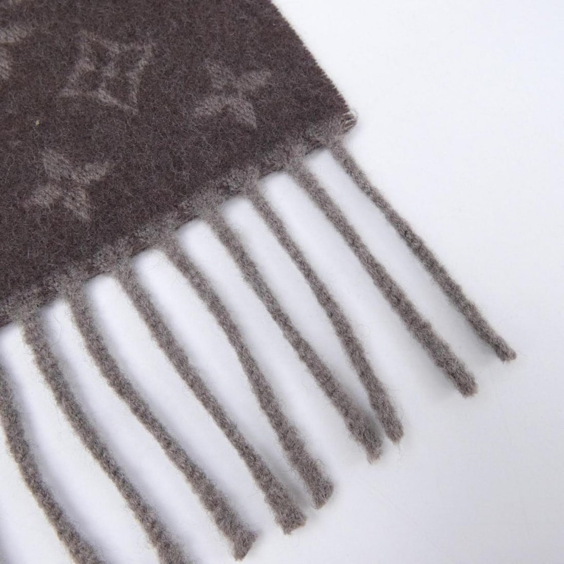 Louis Vuitton Monogram Gradient M70258 Scarf - 2