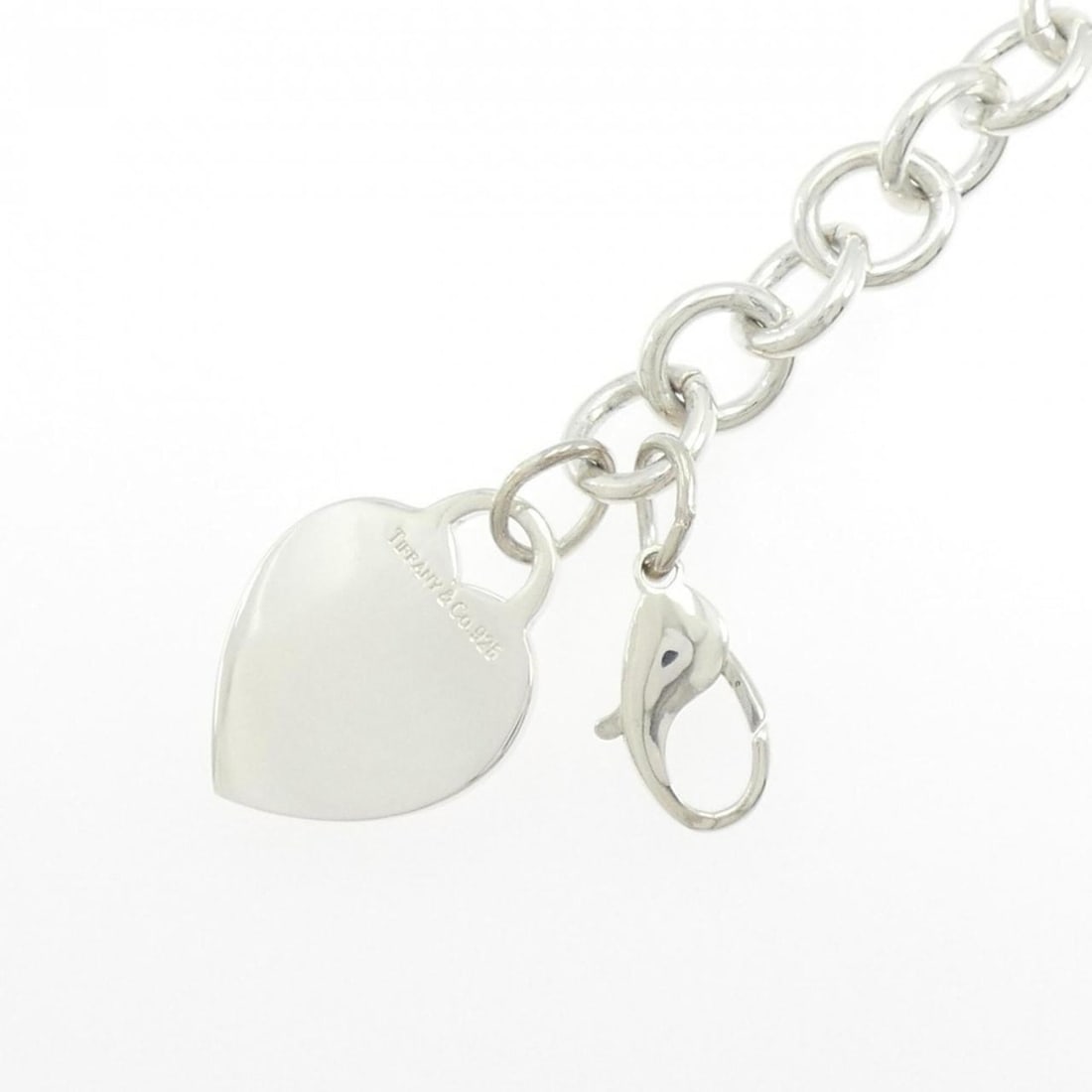 Tiffany Heart Tag Bracelet: --- Catalog ---Category: SizeLength: 19.5cm / 7.67''Category: DesignType: Charm braceletGender: WomenMaterial: Silver 925Category: GeneralBrand: Tiffany--- Item List ---Section: ConditionRanking: