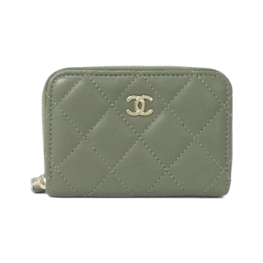 Chanel Timeless Classic Line AP0216 Wallet/Coin Case: --- Catalog ---Category: SizeSize (HxWxD): 8cm x 10cm x 2cm / 3.14'' x 3.93'' x 0.78''Category: DesignType: Coin purse/coin caseColor: KhakiGender: WomenMaterial: Leather Leather/Fur Type: Lamb
