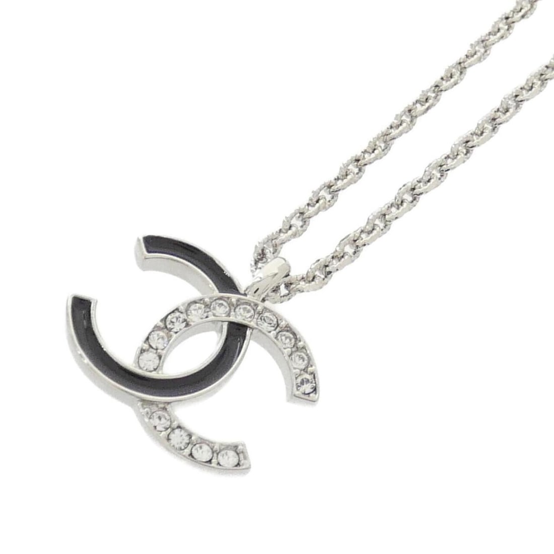 Chanel ABF793 Necklace: --- Catalog ---Category: SizePendant Size: 18mm x 25mm / 0.7'' x 0.98''Neck Circumference: 42 cm - 48 cm / 16.53'' - 18.89''Category: DesignColor: BlackStone: CrystalGender: WomenNecklace Type: Neckla