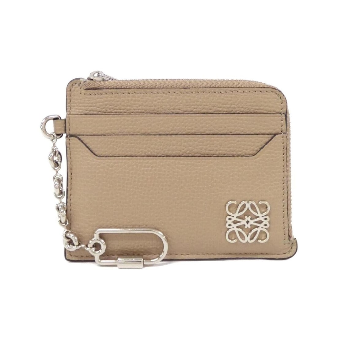 Loewe C821SQLX03 Wallet/Coin Case: --- Catalog ---Category: SizeSize (HxWxD): 8cm x 11cm x 1cm / 3.14'' x 4.33'' x 0.39''Category: DesignType: Coin purse/coin caseColor: SandGender: Women,MenMaterial: Leather Leather/Fur Type:
