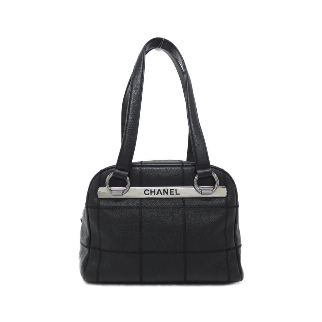 Chanel 26134 Shoulder Bag: --- Catalog ---Category: SizeSize (HxWxD): 16cm x 22cm x 14cm / 6.29'' x 8.66'' x 5.51''Category: DesignType: Shoulder bagColor: BlackGender: WomenMaterial: Grained Calfskin Category: GeneralMPN: