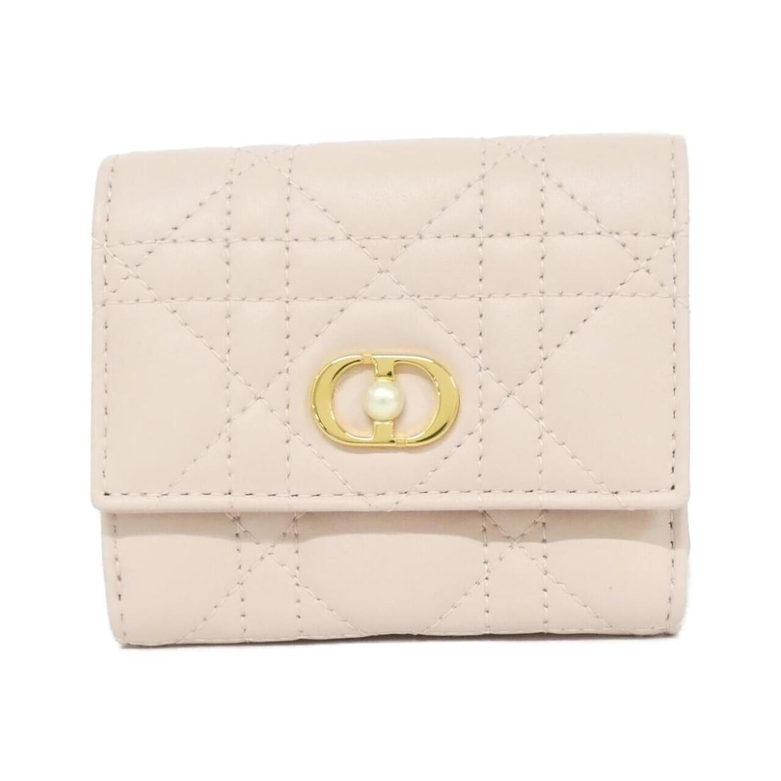 Christian Dior Jolie S3105UNJB Wallet: --- Catalog ---Category: SizeSize (HxWxD): 9cm x 10cm x 2cm / 3.54'' x 3.93'' x 0.78''Category: DesignType: Wallet (bi-fold)Gender: WomenMaterial: Leather Leather/Fur Type: Lamb leatherCategory: