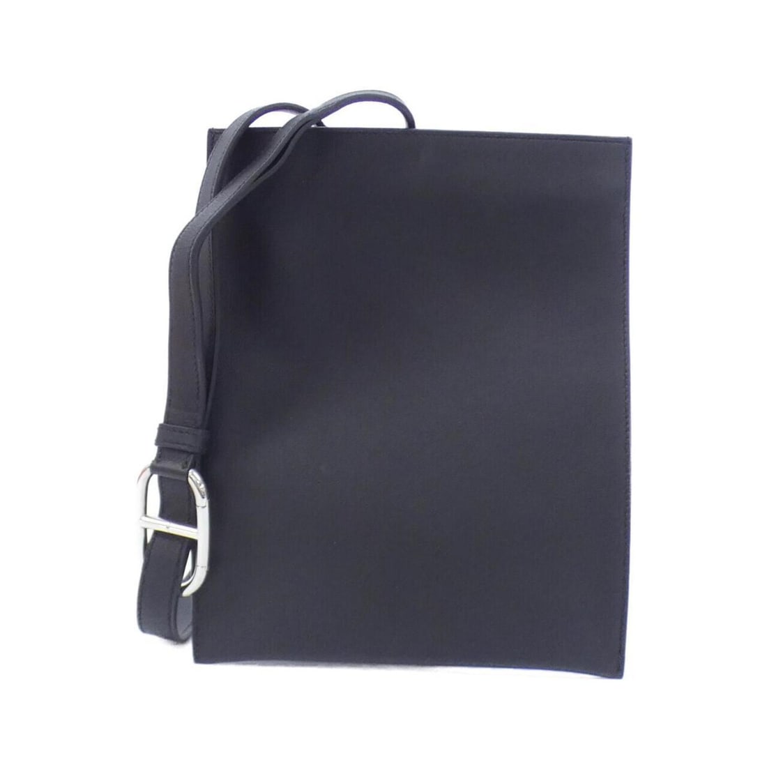 Hermes Possian Plus 083805CJ Shoulder Wallet: --- Catalog ---Category: SizeSize (HxWxD): 24cm x 18cm x 1cm / 9.44'' x 7.08'' x 0.39''Strap / Chain Length: 1.17m / 46.06''Category: DesignType: Chain/Shoulder walletColor: BlackGender: