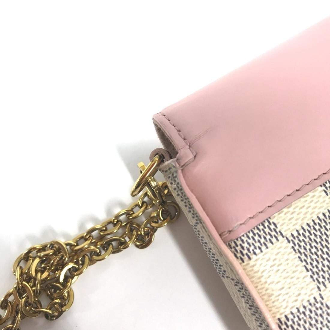 Loewe 111 25 203 Keyring - 14