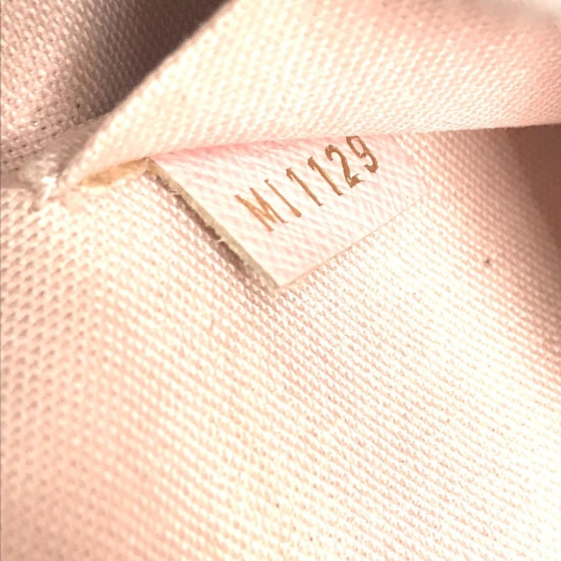 Loewe 111 25 203 Keyring - 4