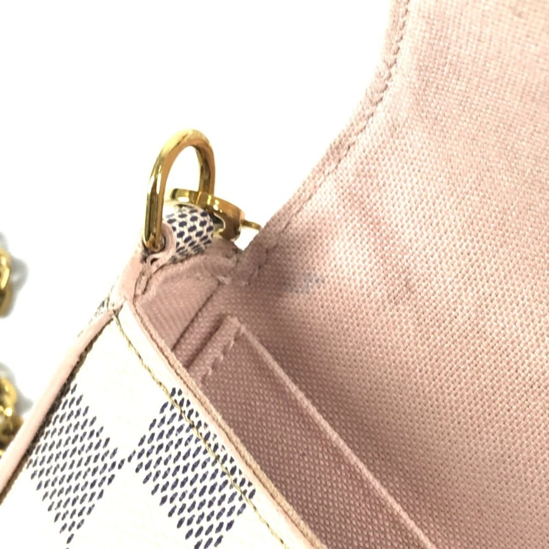 Loewe 111 25 203 Keyring - 9