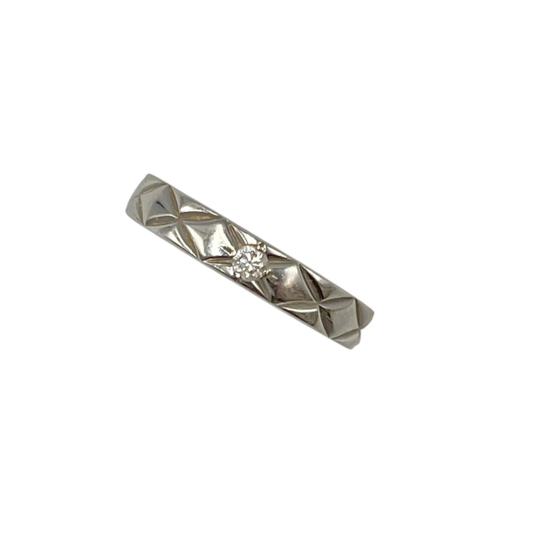 CHANEL Coco Crush #48 Matelasse Ring in Pt950 Platinum with 1 Diamond, Women's: --- Catalog ---Category: SizeJP Size: 7.5US Size: 4Category: DesignType: Band ringColor: SilverGender: WomenMaterial: Platinum 950Category: GeneralBrand: Chanel--- Item List ---Section: ConditionRanki