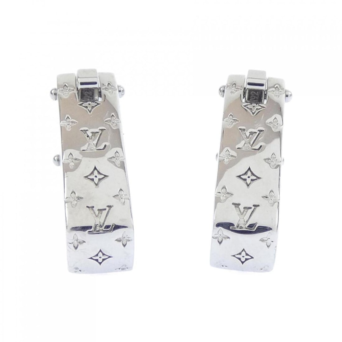 Louis Vuitton Bouton de Manchette Monogram Bold M00702 Cufflinks: --- Catalog ---Category: SizeSize (HxWxD): 24.00mm x 8.00mm / 0.94'' x 0.31''Category: DesignType: CufflinksColor: SilverGender: MenCategory: GeneralMPN: M00702Brand: Louis Vuitton--- Item List