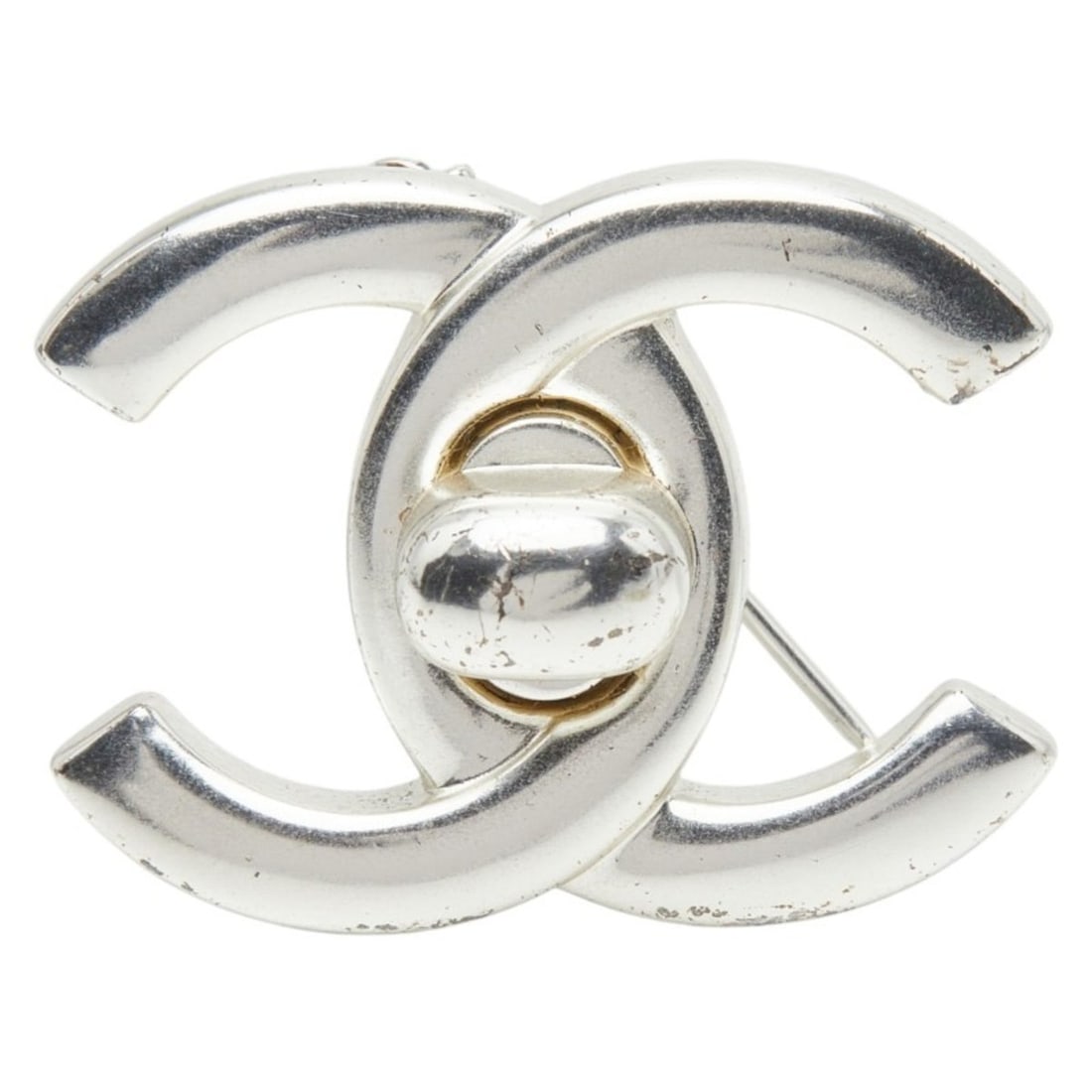 Chanel Coco Mark Turnlock Vintage Logo Brooch Silver Metal Women's CHANEL: --- Catalog ---Category: SizeSize (HxWxD): 25cm x 32.8cm / 9.84'' x 12.91''Category: DesignType: BroochColor: SilverGender: WomenMaterial: MetalCategory: GeneralBrand: Chanel--- Item List ---Section:
