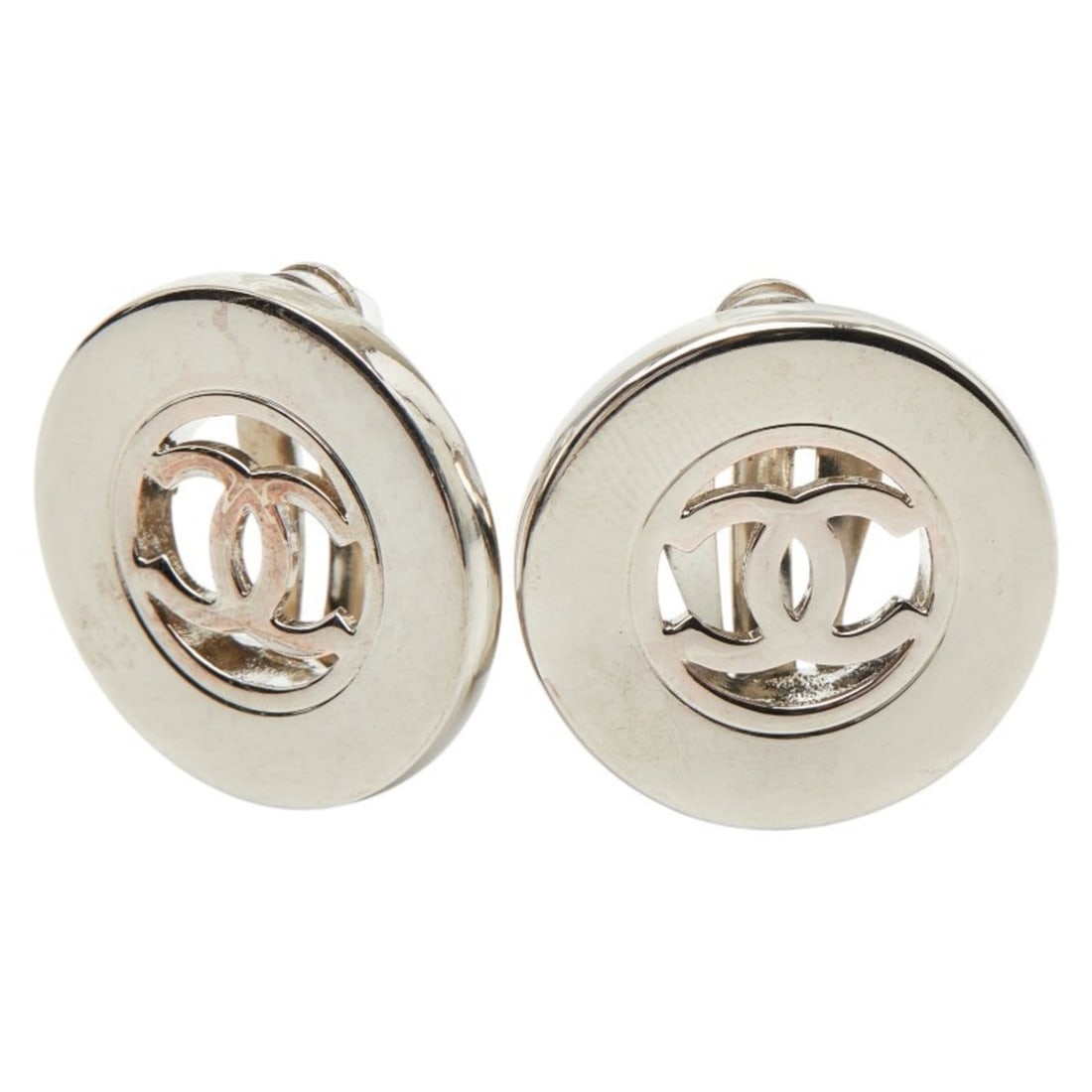 Chanel Coco Mark Earrings, Silver Metal, Women's CHANEL: --- Catalog ---Category: SizeSize (HxWxD): 22.50mm x 22.50mm / 0.89'' x 0.89''Category: DesignType: Clip earringsColor: SilverGender: WomenMaterial: MetalCategory: GeneralBrand: Chanel--- Item List --