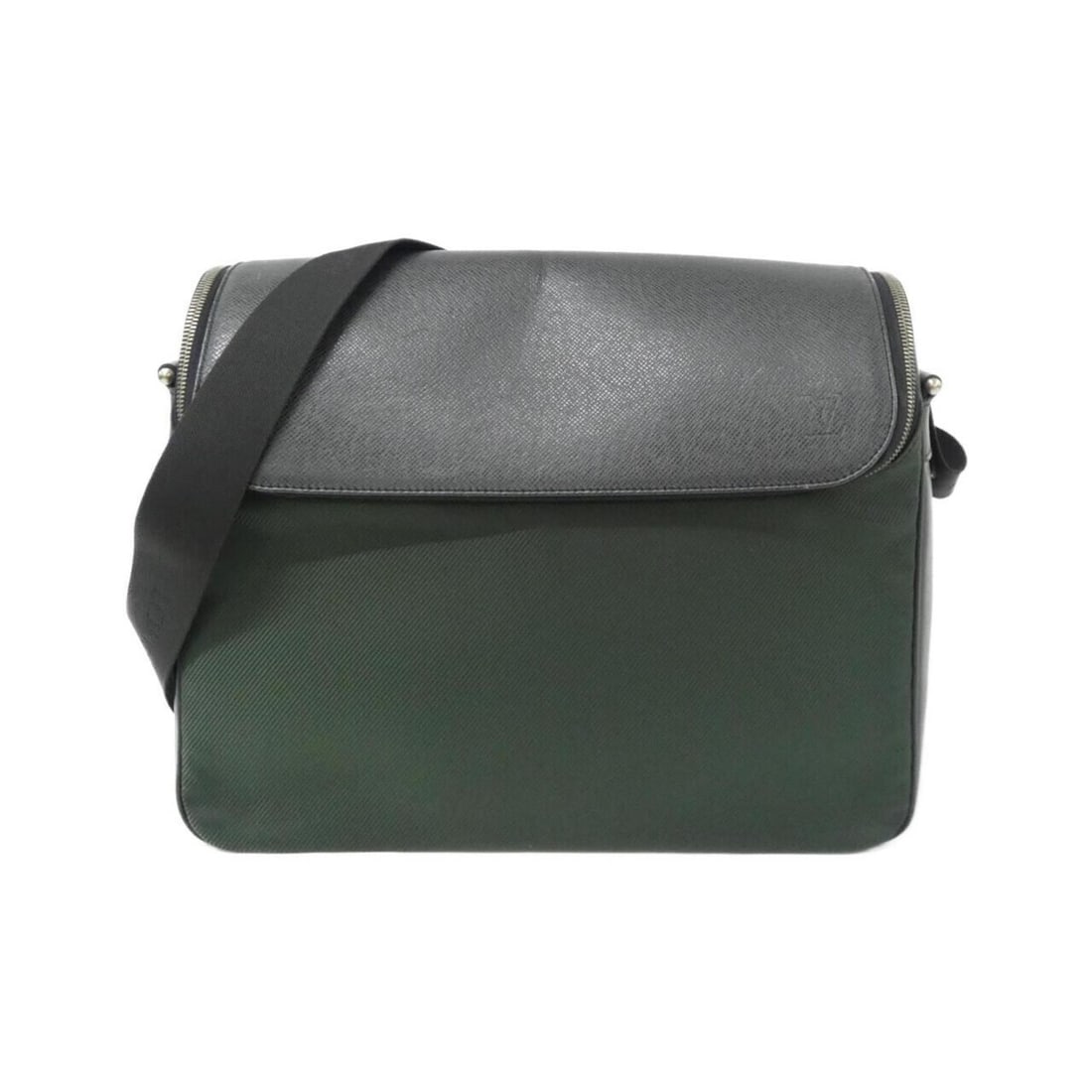 Louis Vuitton Taiga Taimir M30862 Shoulder Bag: --- Catalog ---Category: SizeSize (HxWxD): 28cm x 36cm x 12cm / 11.02'' x 14.17'' x 4.72''Category: DesignType: Shoulder bagColor: ArdoiseGender: MenMaterial: Leather Leather/Fur Type: