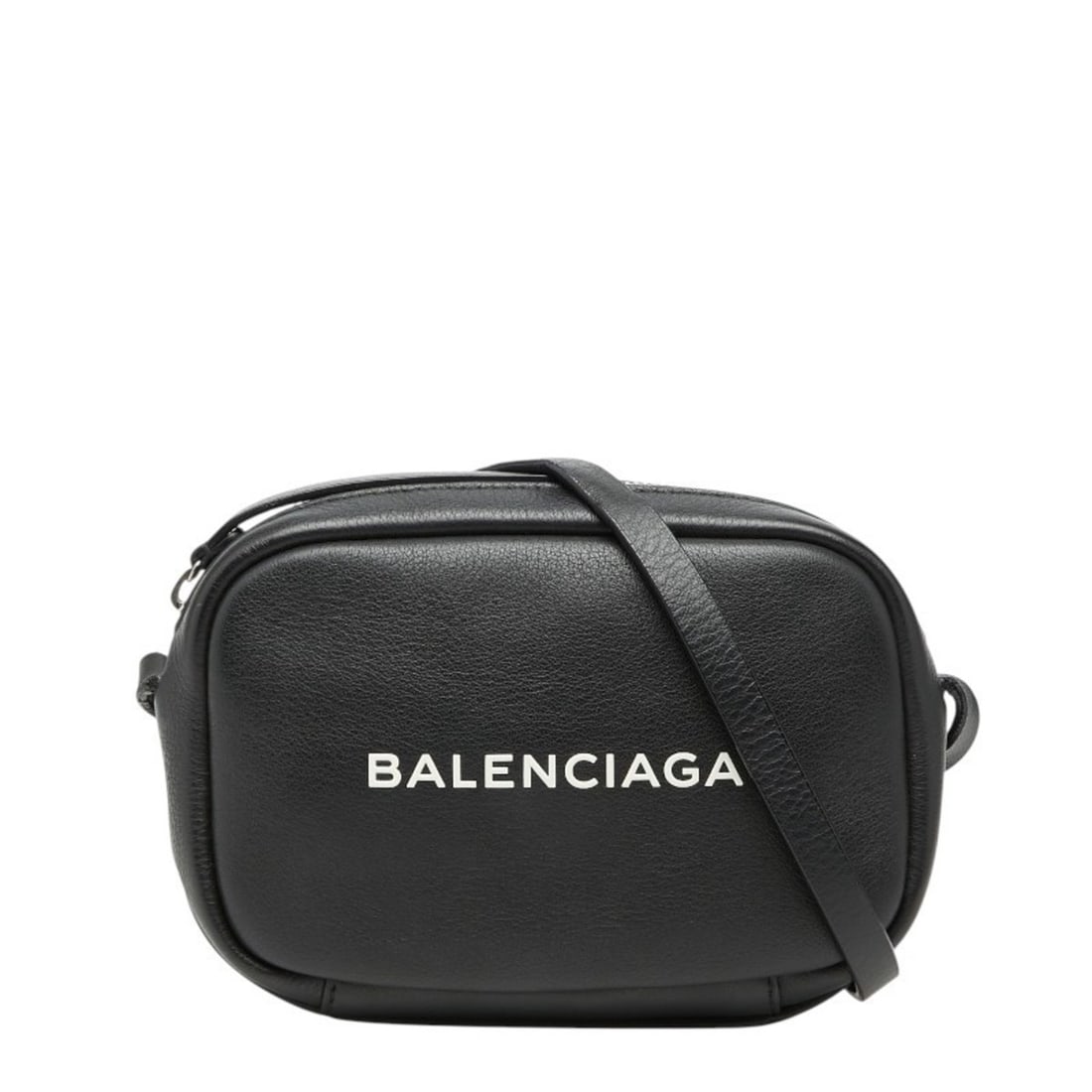 Balenciaga Everyday Camera Bag XS Shoulder 489809 Black Leather Women's BALENCIAGA: --- Catalog ---Category: SizeSize (HxWxD): 14cm x 17cm x 4cm / 5.51'' x 6.69'' x 1.57''Category: DesignType: Shoulder bagColor: BlackGender: WomenMaterial: Leather Category: GeneralBrand:
