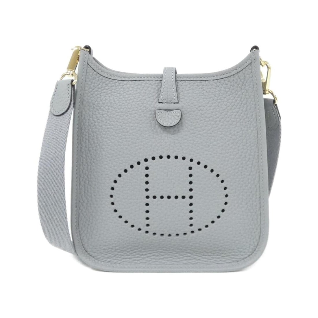 Hermes Evelyne Amazon 16cm 069426CP Shoulder Bag: --- Catalog ---Category: SizeSize (HxWxD): 18cm x 17cm x 5.5cm / 7.08'' x 6.69'' x 2.16''Category: DesignType: Shoulder bagColor: GrayGender: Men,WomenMaterial: Taurillon clemence leather Hardware