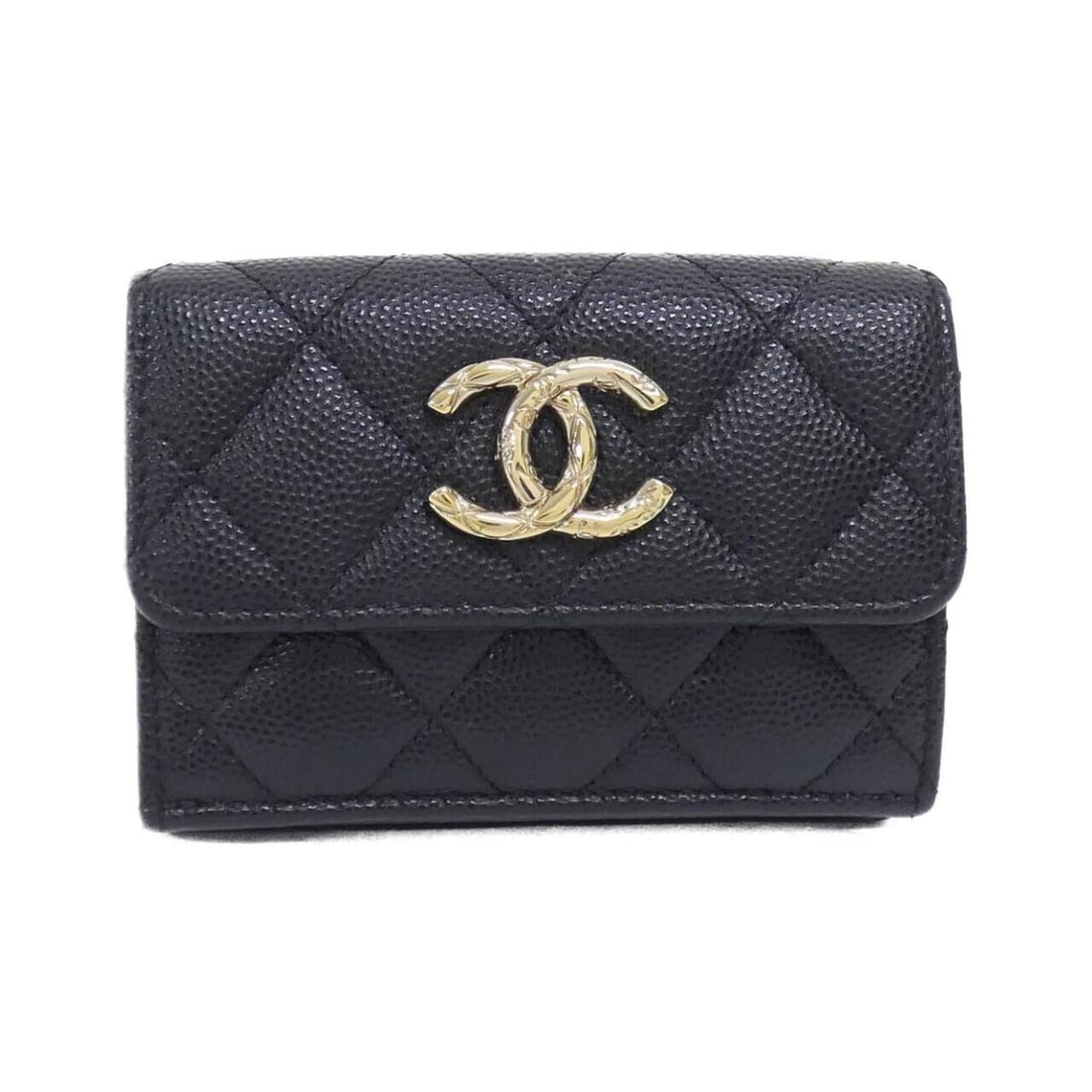 Chanel AP3973 wallet: --- Catalog ---Category: SizeSize (HxWxD): 7cm x 10cm x 3cm / 2.75'' x 3.93'' x 1.18''Category: DesignType: Wallet (tri-fold)Color: BlackGender: Men,WomenMaterial: Grained Calfskin Category: GeneralMP