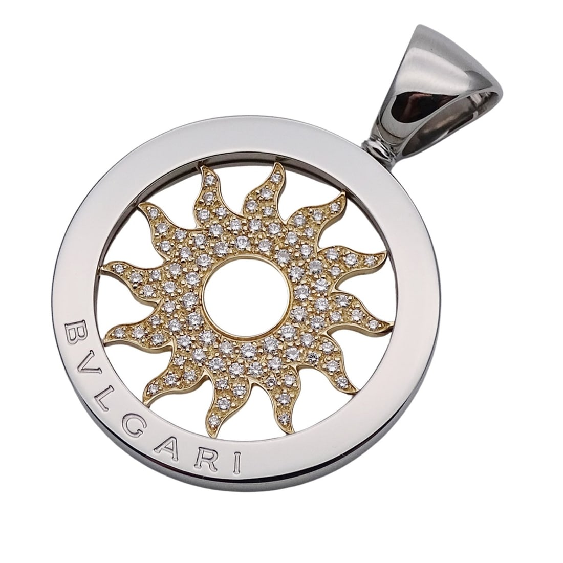 Bulgari BVLGARI Men's Pendant Top, Brand Name, 750YG Stainless Steel, Diamond, Tondosan, Yellow: --- Catalog ---Category: SizeWeight: 11.8g / 0.41oz.Pendant Size: 43.2mm x 31.2mm / 1.7'' x 1.22''Category: DesignColor: Silver, Yellow goldStone: DiamondGender: MenMaterial: Stainless steel, Yellow