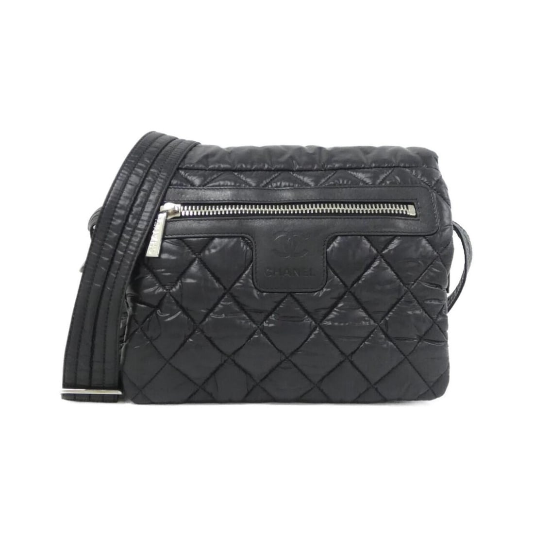 Chanel Coco Cocoon line 48616 shoulder bag: --- Catalog ---Category: SizeSize (HxWxD): 20cm x 25cm x 10cm / 7.87'' x 9.84'' x 3.93''Category: DesignType: Shoulder bagColor: BlackGender: WomenMaterial: Nylon Category: GeneralMPN: 48616Brand: