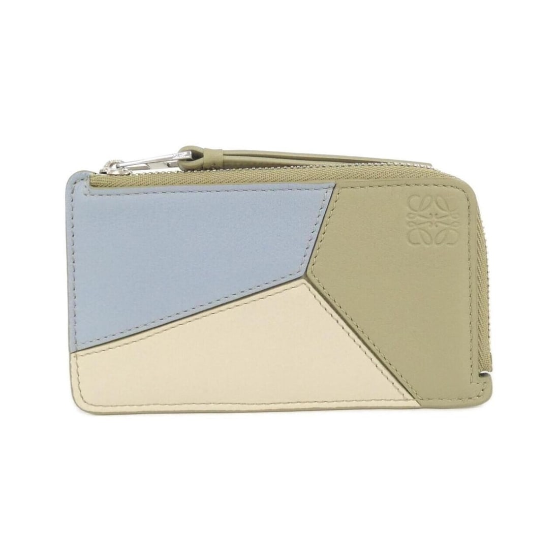 Loewe C510Z40X12 Wallet/Coin Case: --- Catalog ---Category: SizeSize (HxWxD): 7.5cm x 13cm x 1cm / 2.95'' x 5.11'' x 0.39''Category: DesignType: Coin purse/coin caseColor: BlueGender: WomenMaterial: Leather Leather/Fur Type: