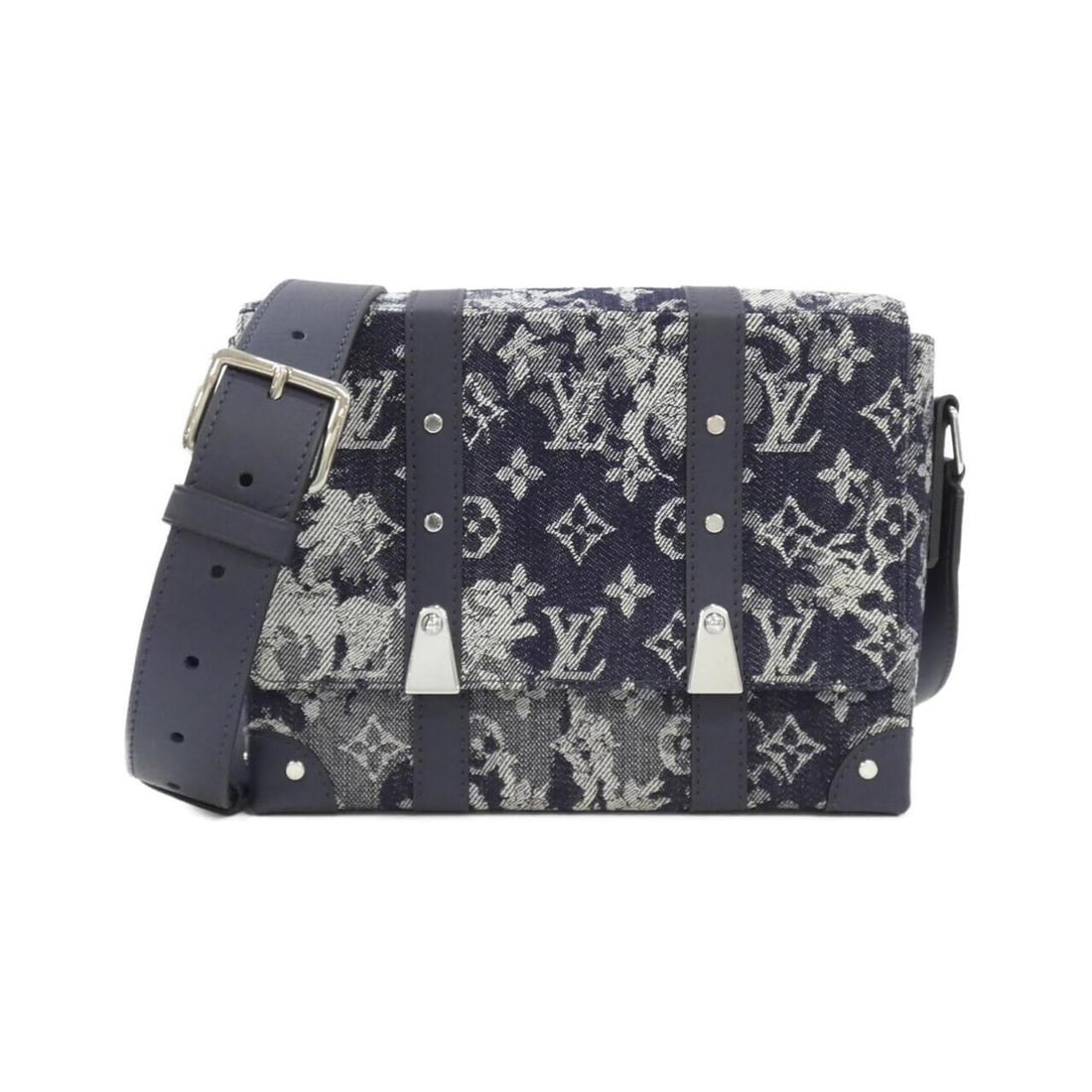 Louis Vuitton Monogram Tapestry Trunk Messenger M57282 Shoulder Bag: --- Catalog ---Category: SizeSize (HxWxD): 18cm x 24cm x 5cm / 7.08'' x 9.44'' x 1.96''Category: DesignType: Shoulder bagColor: BlueGender: Men,WomenMaterial: Canvas Hardware Color: SilverCategory: