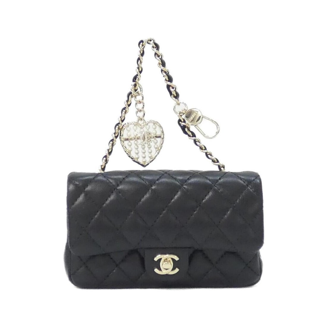 Chanel AP4760 Accessory Bag Charm: --- Catalog ---Category: SizeSize (HxWxD): 7.50mm x 12.00mm x 3.00mm / 0.30'' x 0.47'' x 0.12''Category: DesignType: Handbag charmColor: BlackGender: WomenMaterial: LeatherLeather/Fur Type: Lamb