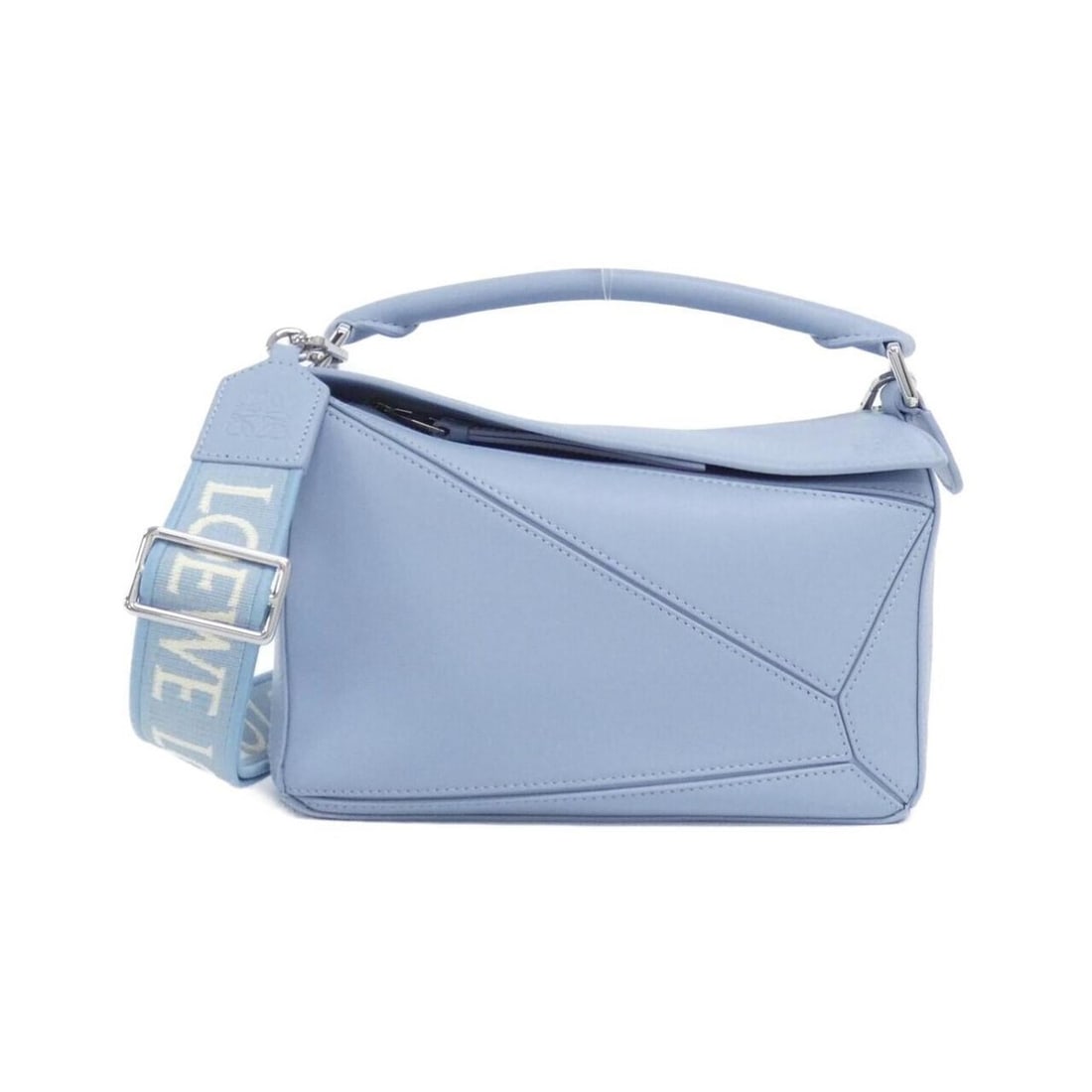 Loewe Puzzle Small A510S21XA9 Handbag: --- Catalog ---Category: SizeSize (HxWxD): 15cm x 23cm x 10cm / 5.9'' x 9.05'' x 3.93''Category: DesignType: HandbagColor: Blue, Light blueGender: WomenMaterial: Leather Leather/Fur Type: CalfskinCate