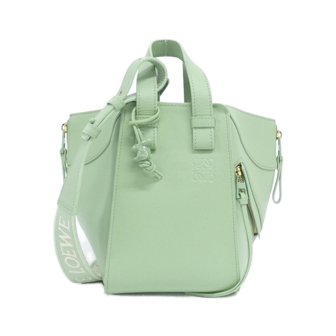Loewe Hammock Compact A538H13X07 Shoulder Bag: --- Catalog ---Category: SizeSize (HxWxD): 21cm x 28cm x 20cm / 8.26'' x 11.02'' x 7.87''Category: DesignType: Shoulder bagColor: Lime greenGender: WomenMaterial: Leather Leather/Fur Type: