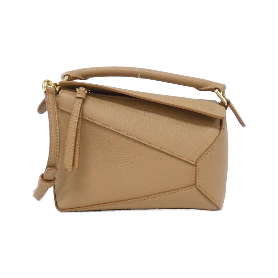 Loewe Puzzle Edge Mini A510P88X16 Handbag: --- Catalog ---Category: SizeSize (HxWxD): 12cm x 17cm x 7cm / 4.72'' x 6.69'' x 2.75''Category: DesignType: HandbagColor: Beige brown, BrownGender: WomenMaterial: Leather Leather/Fur Type: