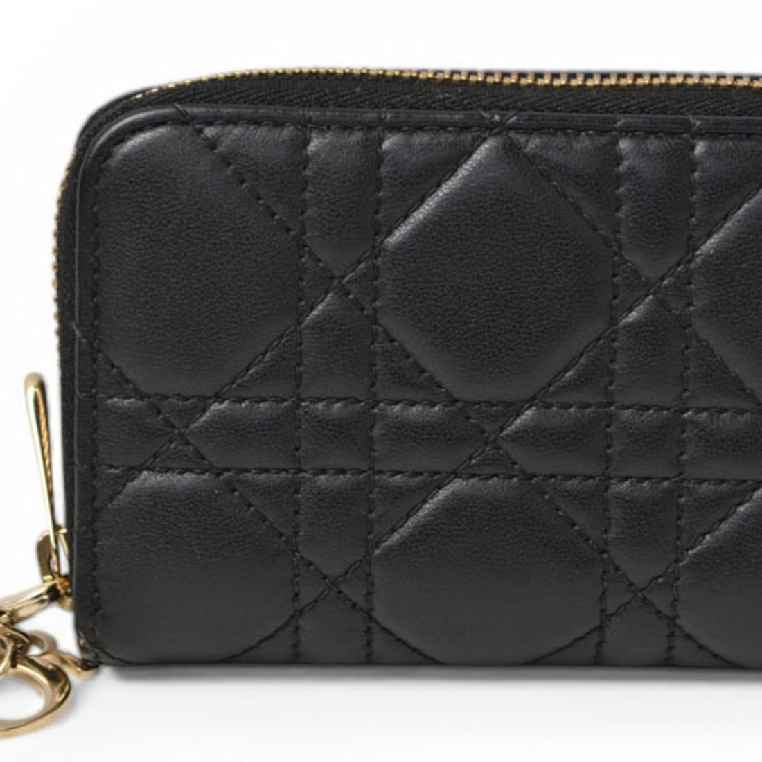 Christian Dior coin case, card mini wallet, Lady Dior, black: --- Catalog ---Category: SizeSize (HxWxD): 8cm x 11cm x 2.5cm / 3.14'' x 4.33'' x 0.98''Category: DesignType: Coin purse/coin caseColor: BlackGender: WomenMaterial: Leather Leather/Fur Type: LambskinC