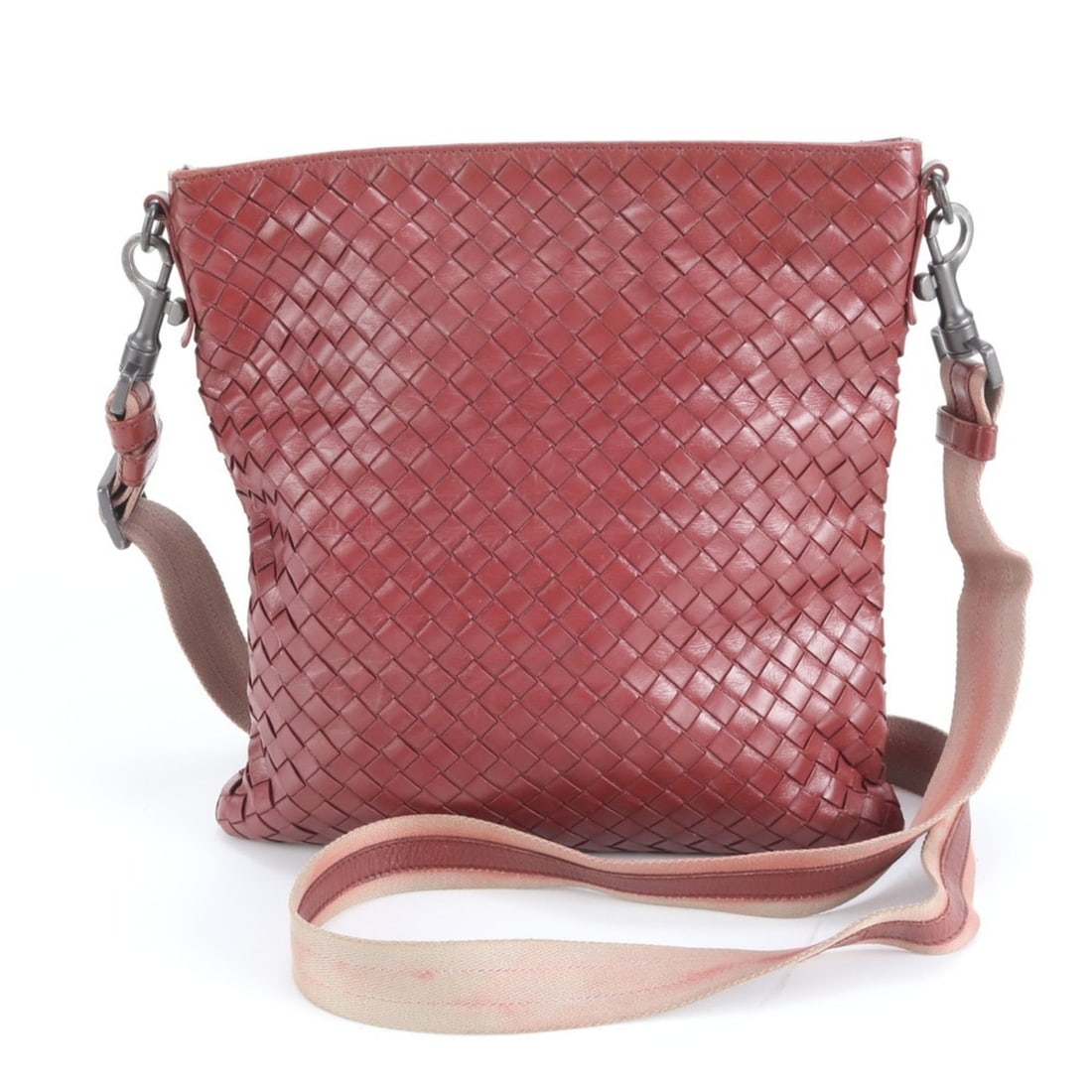 Bottega Veneta Intrecciato 276357 Leather Shoulder Bag Messenger for Men: --- Catalog ---Category: SizeSize (HxWxD): 29cm x 26cm x 2cm / 11.41'' x 10.23'' x 0.78''Strap Length: 145cm / 57.08''Category: DesignType: Shoulder bagColor: BordeauxGender: MenMaterial: Leather Cate