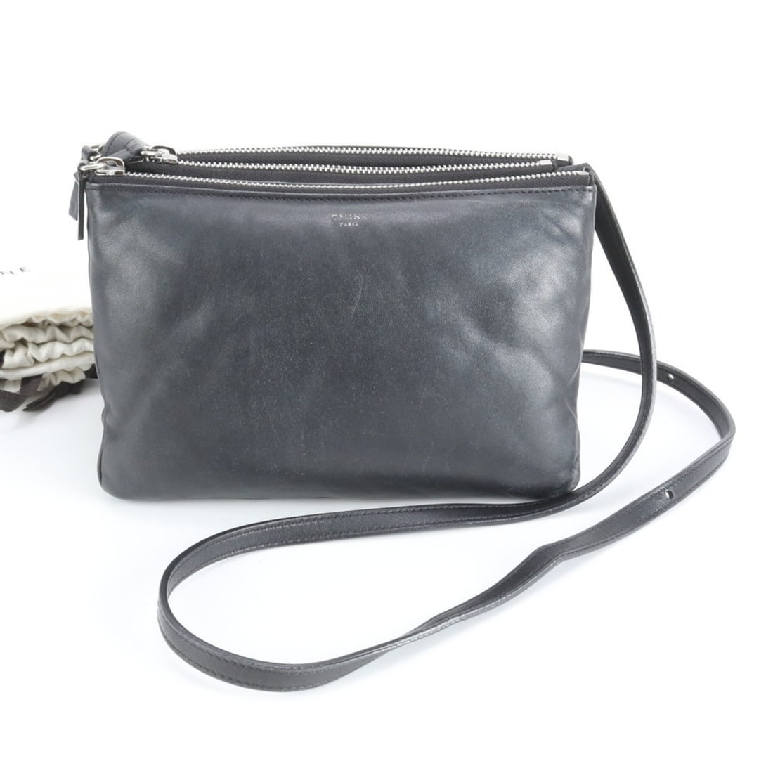 Celine Trio Small Lambskin Leather Shoulder Bag Crossbody Black Women's: --- Catalog ---Category: SizeSize (HxWxD): 13cm x 20cm x 11cm / 5.11'' x 7.87'' x 4.33''Category: DesignType: Shoulder bagColor: BlackGender: WomenMaterial: Leather Leather/Fur Type: LambskinCategory: