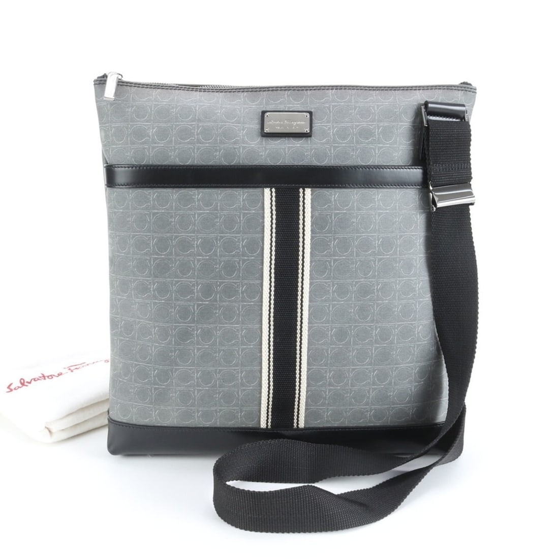 Salvatore Ferragamo Gancini Leather Shoulder Bag Messenger Business Men's: --- Catalog ---Category: SizeSize (HxWxD): 34cm x 33cm x 4cm / 13.38'' x 12.99'' x 1.57''Category: DesignType: Shoulder bagColor: GrayGender: MenMaterial: Leather Category: GeneralBrand: Salvatore Fer