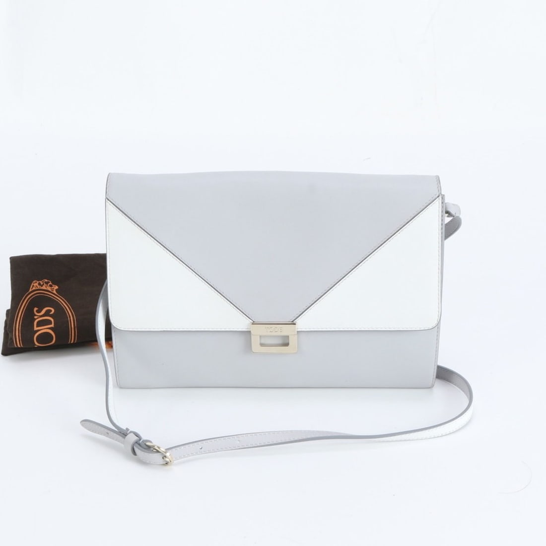 Tod's Leather Chain Shoulder Bag Crossbody Grey Gold Hardware Tote for Women: --- Catalog ---Category: SizeSize (HxWxD): 17cm x 23cm x 1cm / 6.69'' x 9.05'' x 0.39''Category: DesignType: Shoulder bag, Tote bagColor: GrayGender: WomenMaterial: Leather Category: GeneralBrand: Tod