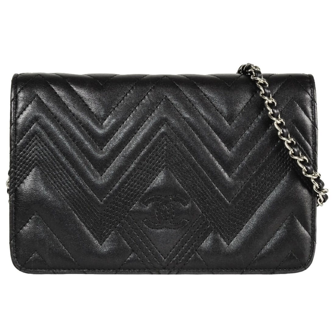 Chanel V-stitch flap wallet, chain lambskin, black, Coco mark, serial number 22.: --- Catalog ---Category: SizeSize (HxWxD): 12.5cm x 19.5cm x 4cm / 4.92'' x 7.67'' x 1.57''Category: DesignType: Chain/Shoulder walletColor: BlackGender: WomenMaterial: Leather Leather/Fur Type: