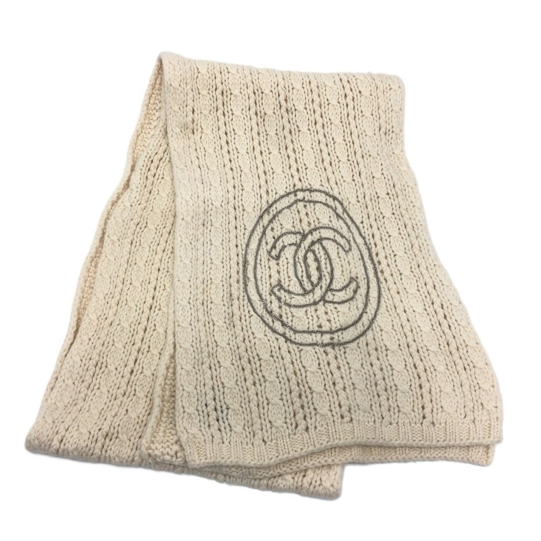 CHANEL Chanel Chain Coco Mark Scarf, Winter Clothing, Fashion Accessory, Cashmere, Women's, White: --- Catalog ---Category: SizeSize (LxW): 2.4m x 32cm / 94.48'' x 12.59''Category: DesignType: StoleColor: WhiteGender: WomenMaterial: Cashmere Category: GeneralBrand: Chanel--- Item List ---Section: C