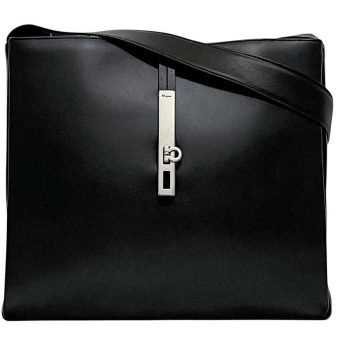 Salvatore Ferragamo Shoulder Bag ec-25128 Black Gancini AB-21 8795 Calf Leather Men's Women's: --- Catalog ---Category: SizeSize (HxWxD): 26.2cm x 30cm x 10.5cm / 10.31'' x 11.81'' x 4.13''Category: DesignType: Shoulder bagColor: BlackGender: Men,WomenMaterial: Leather Leather/Fur Type: Calfski