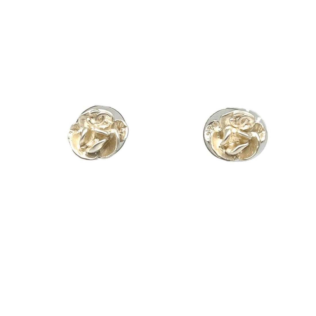 Chanel earrings, camellia motif, metal, women's.: --- Catalog ---Category: SizeSize (HxWxD): 10.00mm x 12.00mm / 0.39'' x 0.47''Category: DesignType: Stud earringsColor: SilverGender: WomenMaterial: MetalCategory: GeneralBrand: Chanel--- Item List --