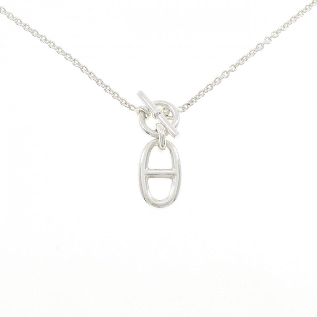 Hermes Hermès Chaine d'Ancre Necklace: --- Catalog ---Category: SizeWidth: 2.1mm / 0.08''Weight: 9.2g / 0.32oz.Pendant Size: 30.3mm x 11.4mm / 1.19'' x 0.44''Neck Circumference: 40 cm / 15.74''Category: DesignGender: WomenMaterial: Silver
