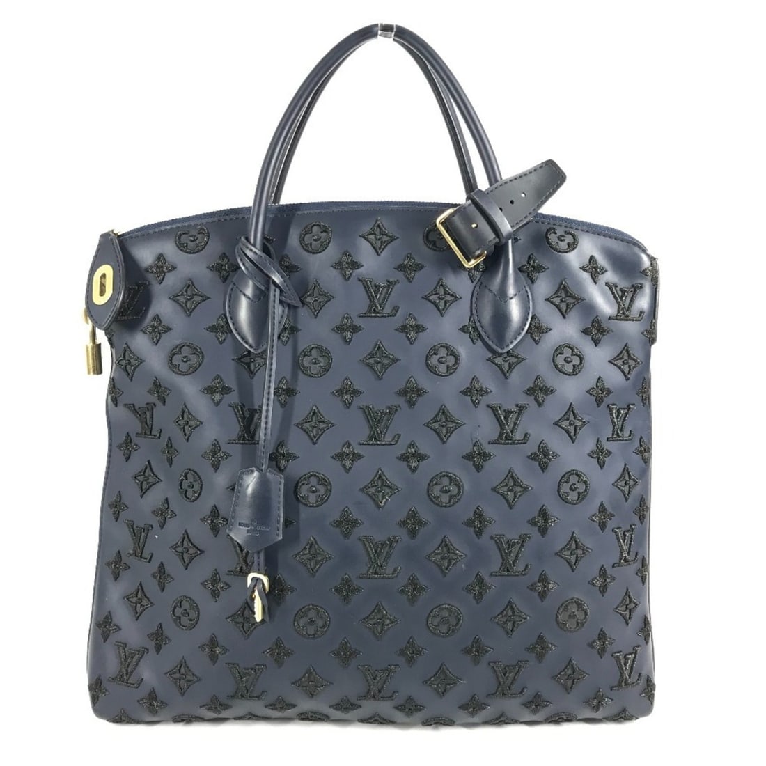 LOUIS VUITTON M93972 Monogram Rubber Lockit Vertical Tote Bag Handbag for Women Blue: --- Catalog ---Category: SizeSize (HxWxD): 30.5cm x 35cm x 3.5cm / 12'' x 13.77'' x 1.37''Category: DesignType: Handbag, Tote bagColor: Black, BlueGender: Men,WomenCategory: GeneralBrand: Louis