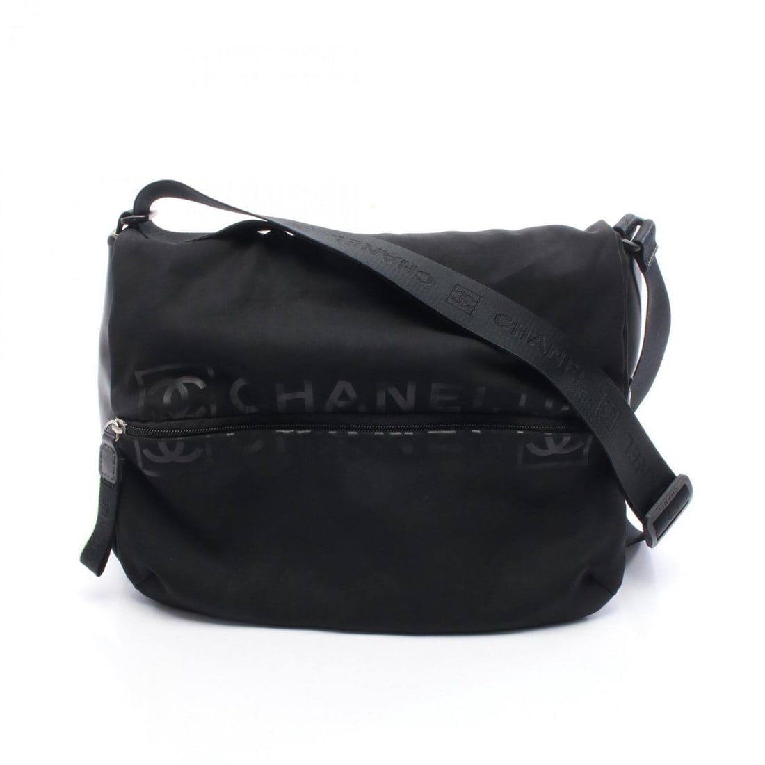 Chanel Sport Line Coco Mark Shoulder Bag Handbag Nylon Rubber Men's Black A26709: --- Catalog ---Category: SizeSize (HxWxD): 28cm x 35.5cm x 10cm / 11.02'' x 13.97'' x 3.93''Category: DesignType: Handbag, Shoulder bagColor: BlackGender: MenMaterial: Nylon , Rubber Category: