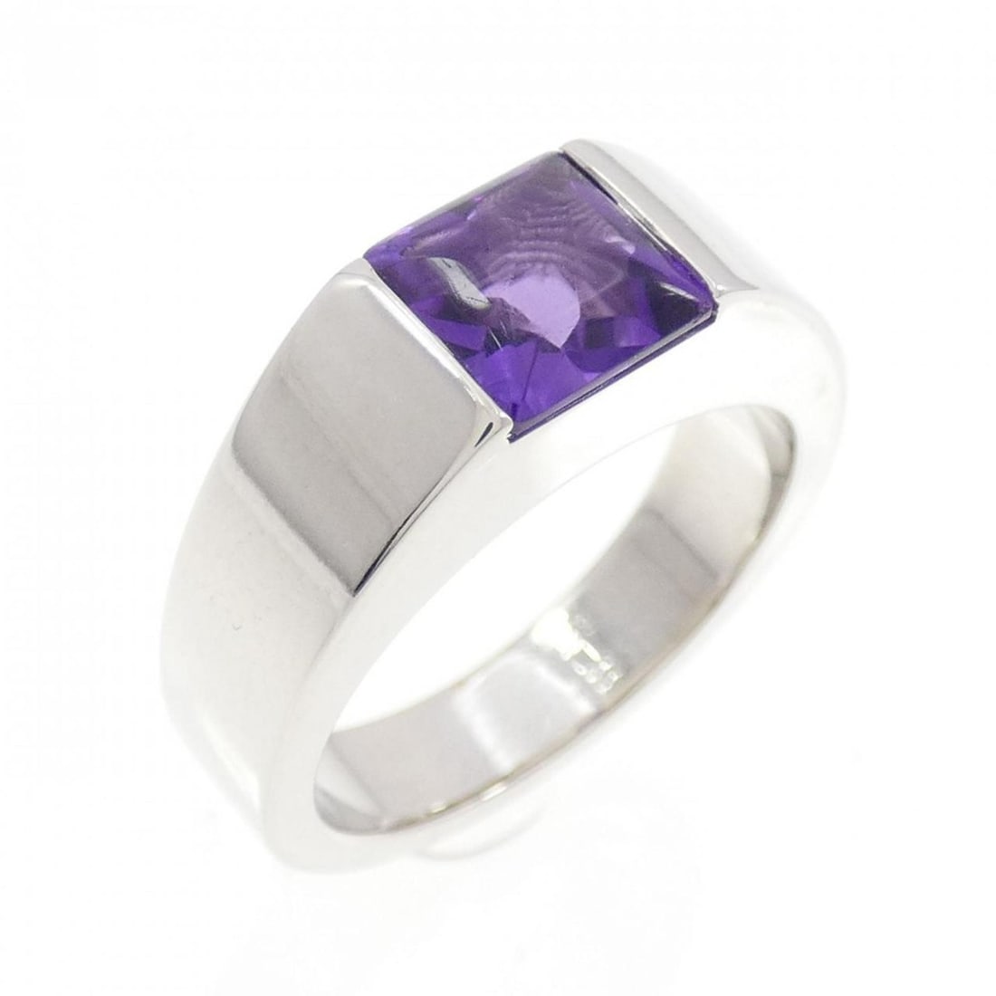 Cartier Tank Ring: --- Catalog ---Category: SizeWidth: 5.8mm / 0.23''Weight: 9g / 0.31oz.JP Size: 7.5US Size: 4Category: DesignType: Band ringStone: AmethystGender: WomenMaterial: White gold (18K)Category: