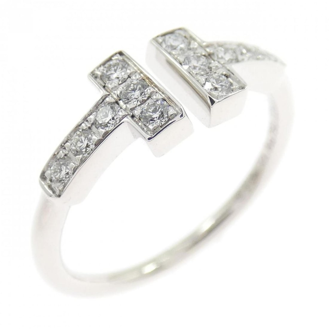Tiffany T Wire Ring: --- Catalog ---Category: SizeWidth: 5.6mm / 0.22''Weight: 2.4g / 0.08oz.JP Size: 6US Size: 3.5Category: DesignType: Band ringStone: DiamondMaterial: White gold (18K)Category: GeneralBrand: Tiffany---