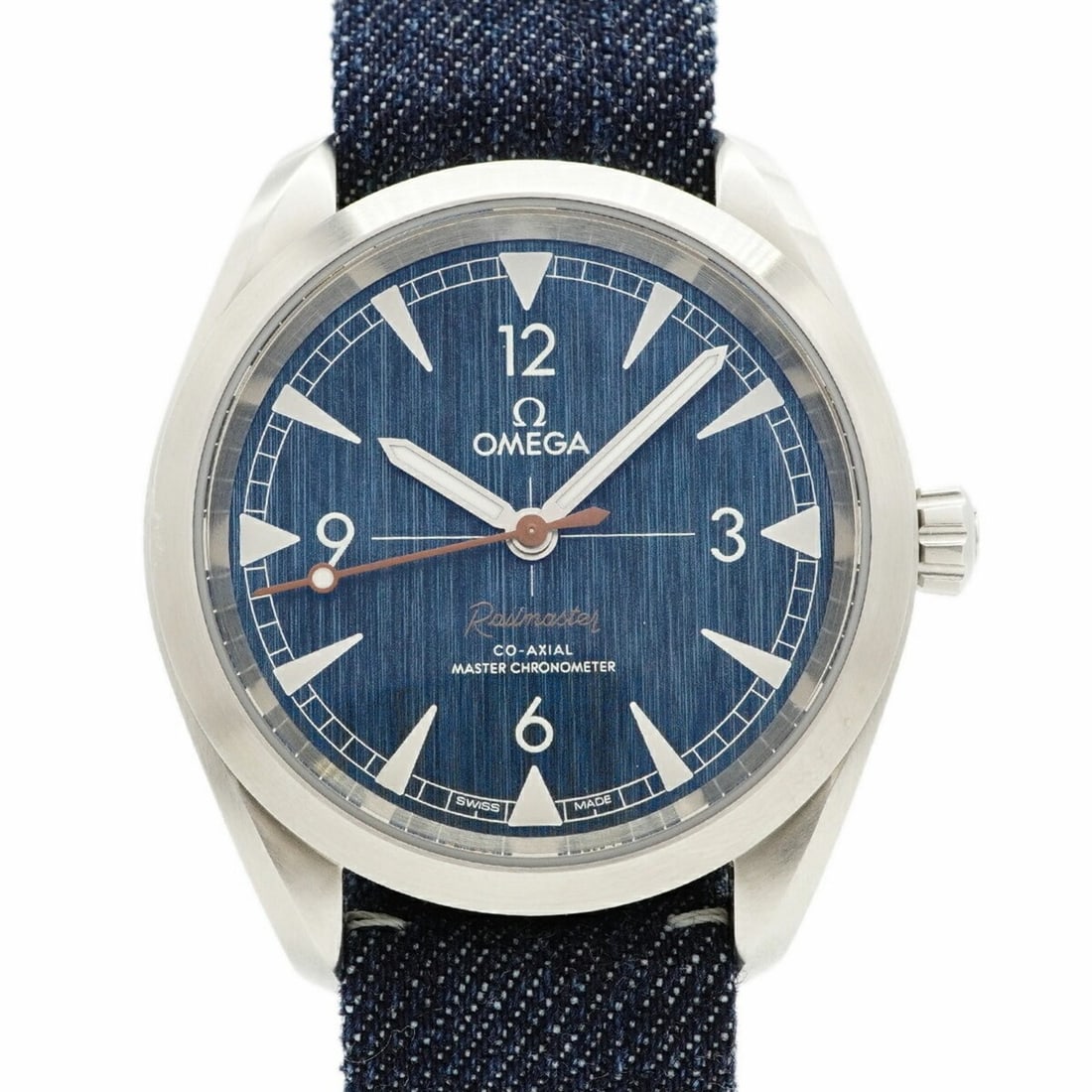 Omega Seamaster Railmaster 220.12.40.20.03.001 Blue Dial Men's Watch: --- Catalog ---Category: SizeWrist Size: 23cm / 9.05''Case Diameter: 40.3mm / 1.59''Category: DesignType: WristwatchGender: MenColor (Dial): BlueMaterial (Band): Denim, LeatherCategory: GeneralMPN: