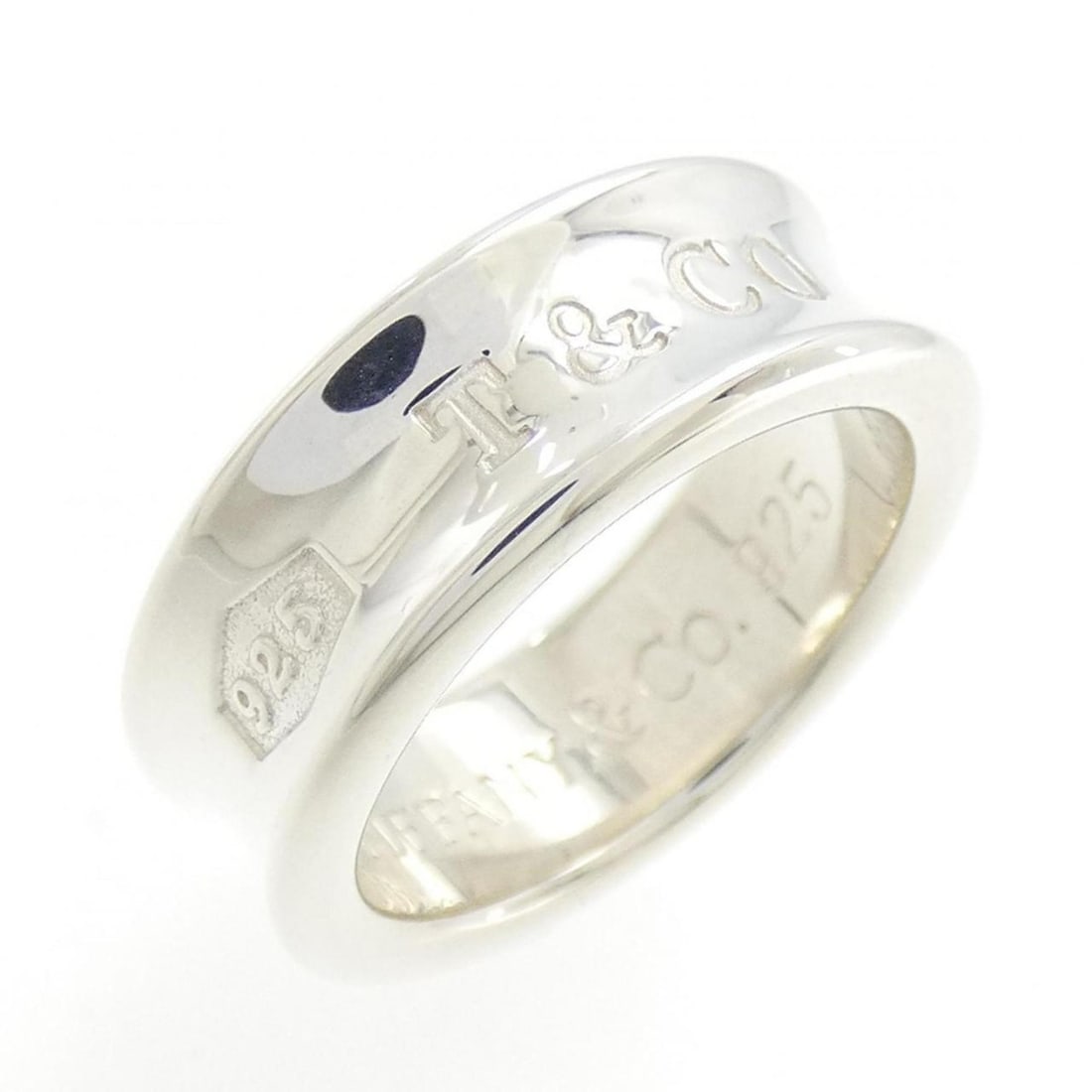 Tiffany & Co. 1837 Ring: --- Catalog ---Category: SizeJP Size: 10.0US Size: 5.5Category: DesignType: Band ringGender: WomenMaterial: Silver 925Category: GeneralBrand: Tiffany--- Item List ---Section: ConditionRanking: Rank A