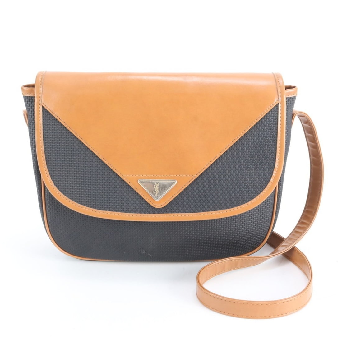 Yves Saint Laurent YSL Logo Plate Leather Shoulder Bag Crossbody for Women: --- Catalog ---Category: SizeSize (HxWxD): 20cm x 26cm x 7cm / 7.87'' x 10.23'' x 2.75''Category: DesignType: Shoulder bagColor: Black, BrownGender: WomenMaterial: Leather , Coated canvas Category: Ge