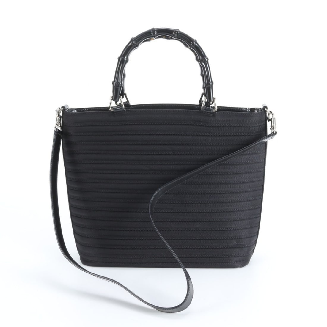 Gucci Bamboo 000 1998 Leather Nylon Shoulder Bag Handbag Black Women's: --- Catalog ---Category: SizeSize (HxWxD): 25cm x 28cm x 10cm / 9.84'' x 11.02'' x 3.93''Category: DesignType: Handbag, Shoulder bagColor: BlackGender: WomenMaterial: Leather , Nylon Category: