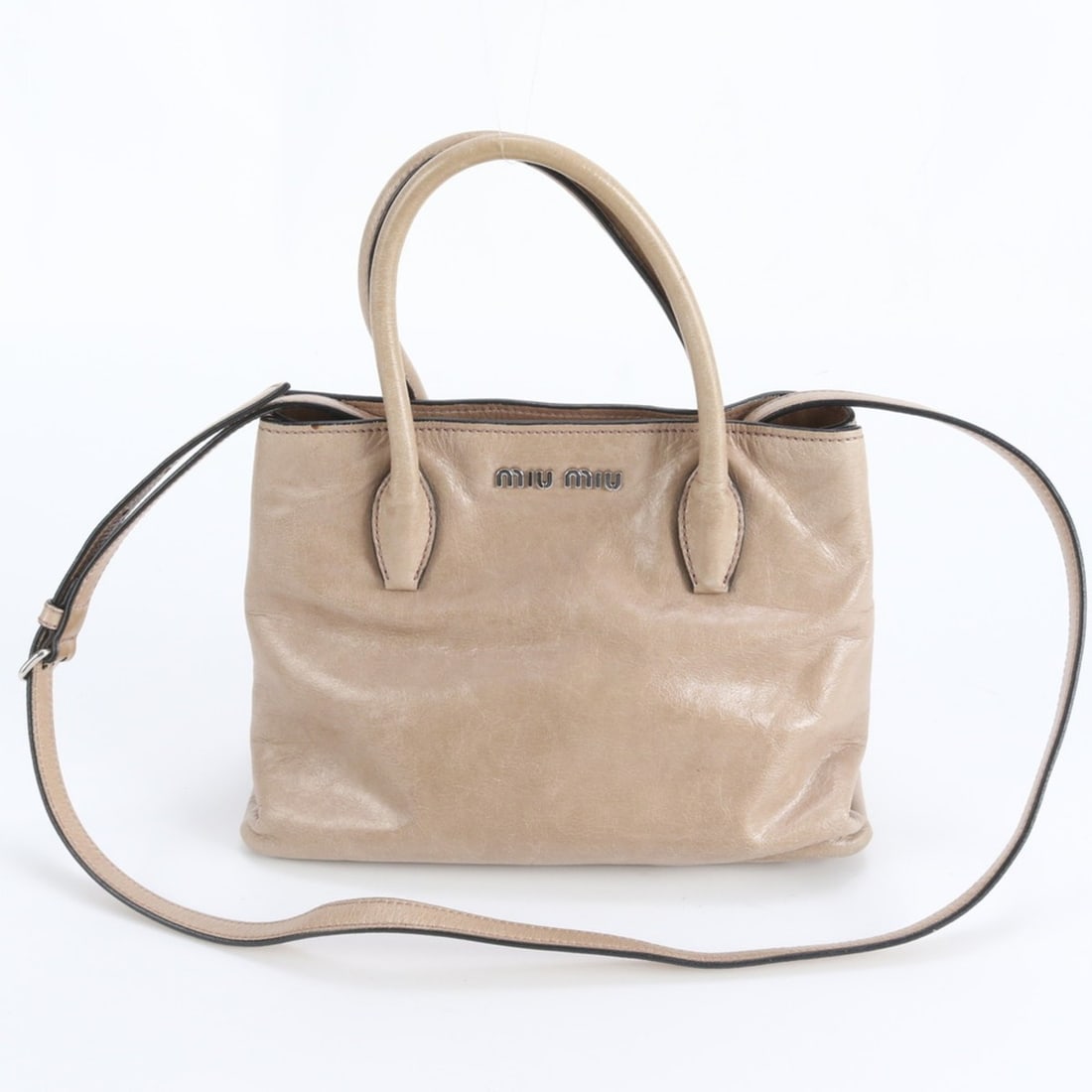 Miu Miu Miu beige leather shoulder bag, handbag, tote brand name, women's.: --- Catalog ---Category: SizeSize (HxWxD): 20cm x 27cm x 13cm / 7.87'' x 10.62'' x 5.11''Category: DesignType: Handbag, Shoulder bag, Tote bagColor: BeigeGender: WomenMaterial: Leather Category: