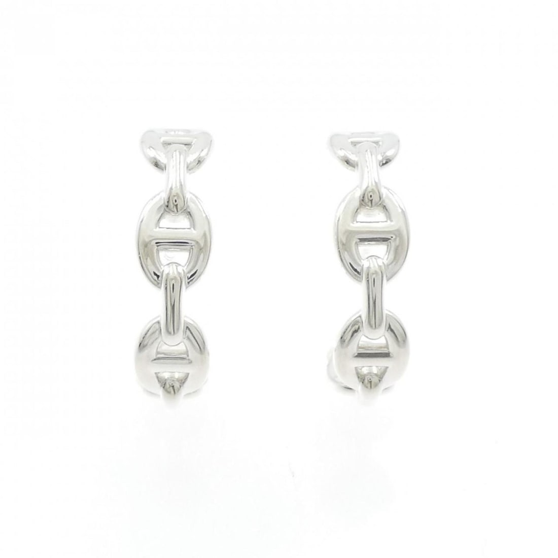 Hermes 925 Earrings: --- Catalog ---Category: SizeSize (HxWxD): 26.70mm x 7.00mm / 1.05'' x 0.28''Category: DesignType: Stud earringsGender: WomenMaterial: Silver 925Category: GeneralBrand: Hermes--- Item List