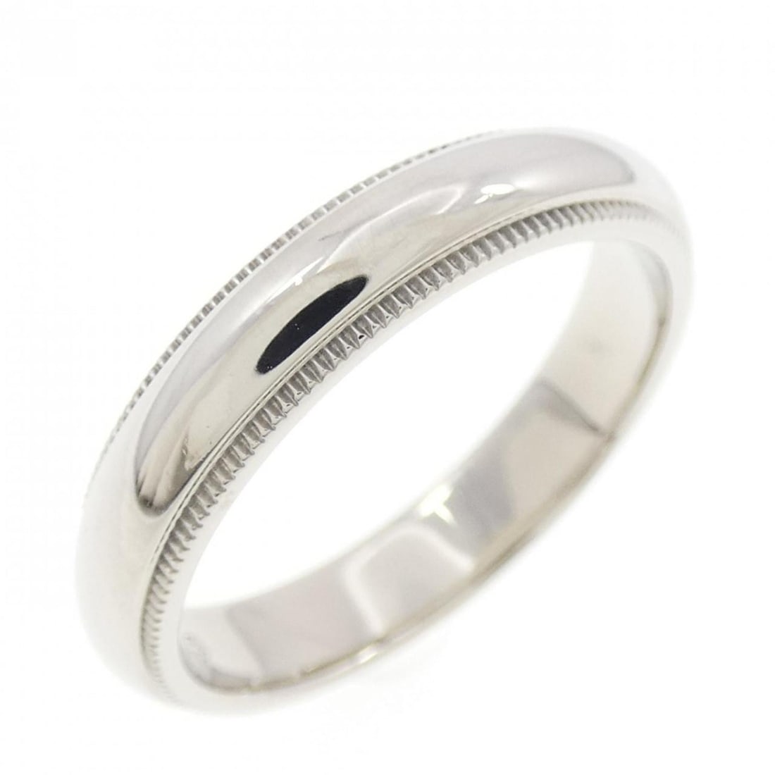 Tiffany & Co. Milgrain Ring: --- Catalog ---Category: SizeJP Size: 15US Size: 7.5Category: DesignType: Band ringColor: PlatinumGender: Women,MenMaterial: Platinum 950Category: GeneralBrand: Tiffany--- Item List ---Section: