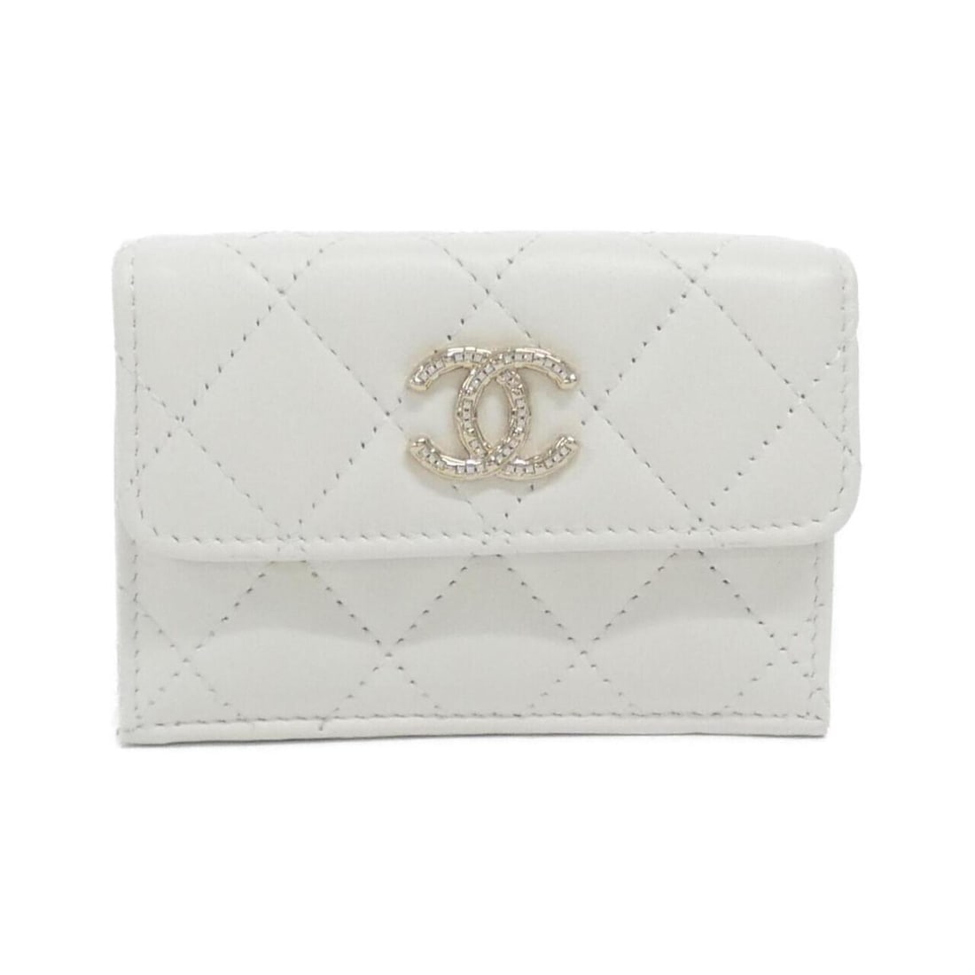 Chanel AP4727 Wallet: --- Catalog ---Category: SizeSize (HxWxD): 7cm x 10.5cm x 33cm / 2.75'' x 4.13'' x 12.99''Category: DesignType: Wallet (tri-fold)Color: WhiteGender: Men,WomenMaterial: Leather Leather/Fur Type: